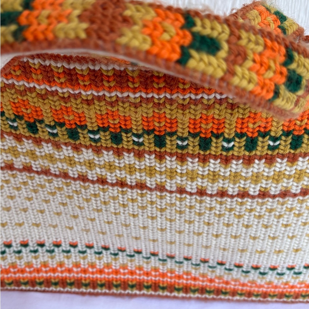 Vintage 70s Knit Tote Bag in Orange and Cream - Picture 3 of 7